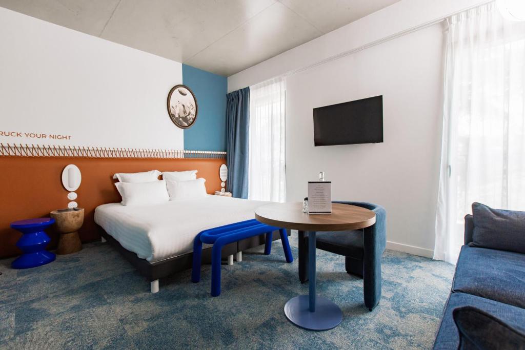 The Ruck Hotel - Room Features and Amenities