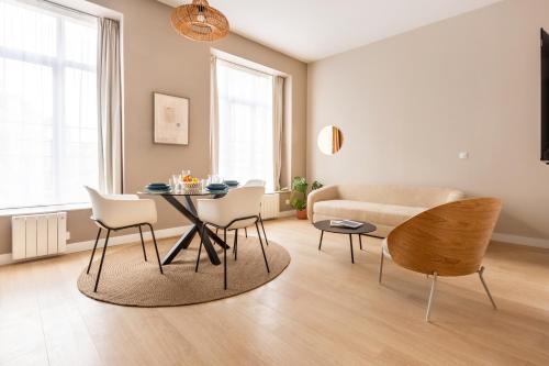 The Sleeping Cat - Lille Train Station - Types of Accommodations