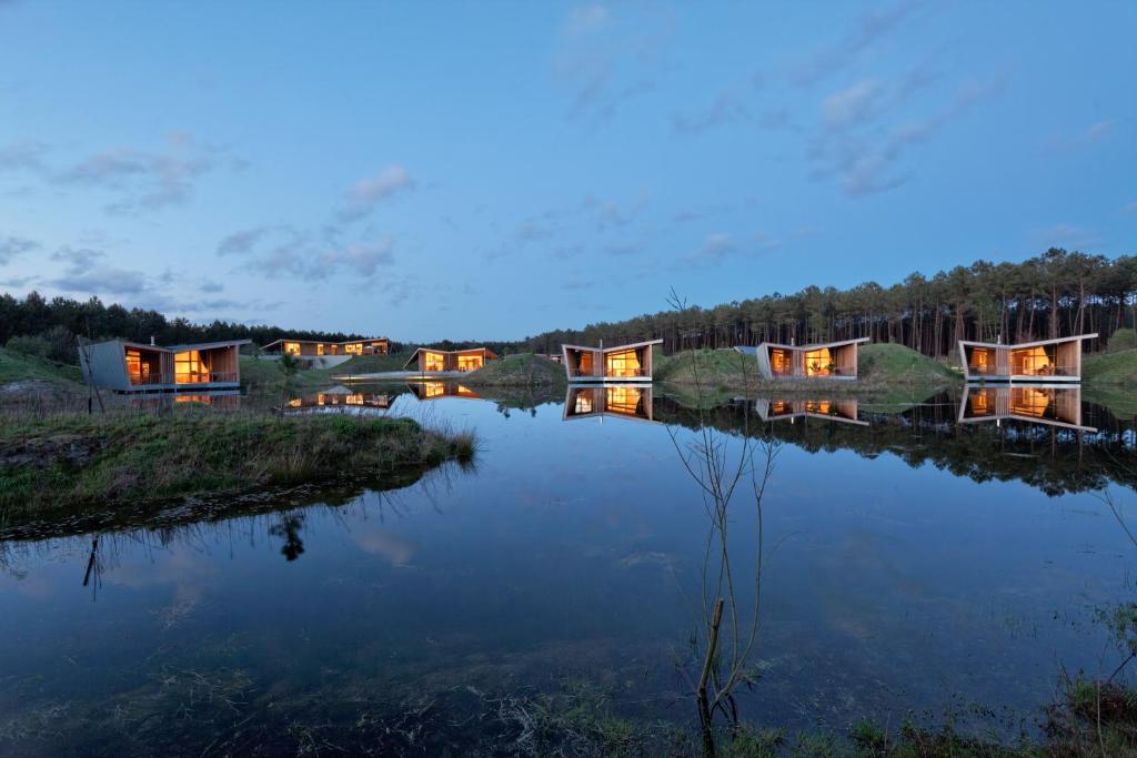 The Stilts Golf & Surf Eco Lodge - Amenities and Services