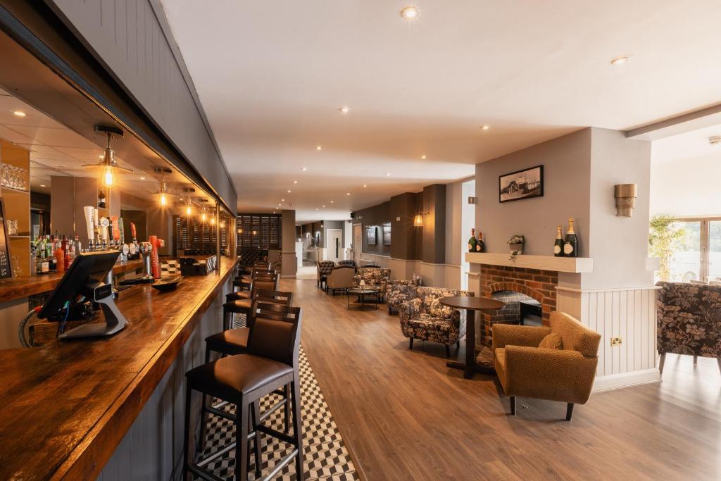 The Stones Hotel - Location and Surroundings