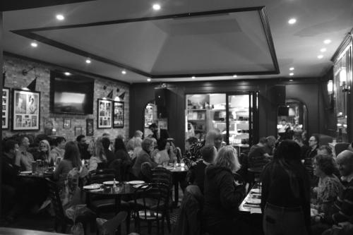 The Wellington Hotel Birmingham - Breakfast Included, Near O2 Academy & City Centre - Amenities and Services