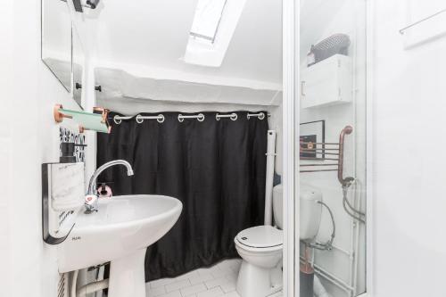 TinyHouse Inn Saint-Germain-des-Prés - Room Types and Amenities