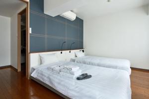 TOKIOs HOTEL - Location Highlights