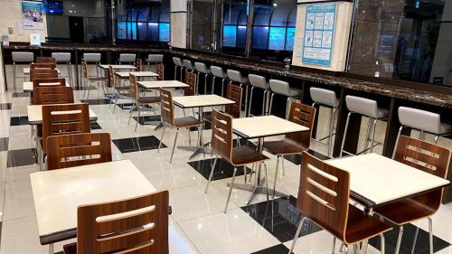Toyoko Inn Tokyo Keihin Tohoku Line Oji Station North Exit - Dining Experience and Options