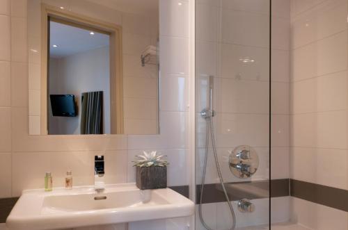 Verlain - Facilities and Amenities