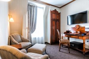 Villa Montparnasse - Nearby Attractions