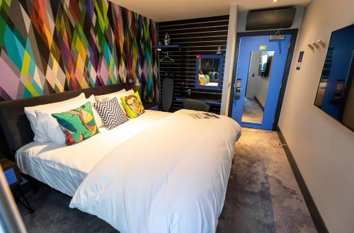 Village Hotel Basingstoke - Facilities and Amenities