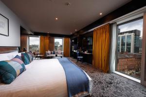 Voco Manchester - City Centre, an IHG Hotel - Convenient Location