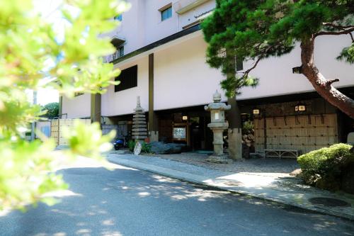 Wakamatsu Hakone Yugawara - Location and Accessibility