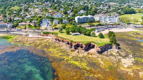 Waters Edge Hotel Torquay - Accommodation and Amenities