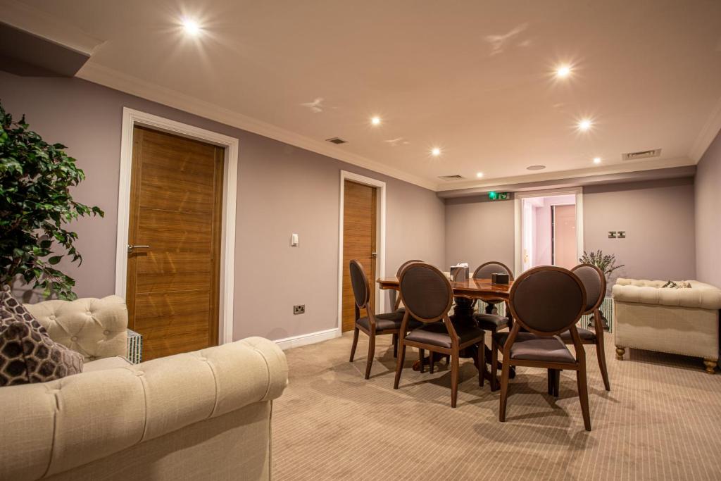 Waterton Park Hotel - Accommodation Options