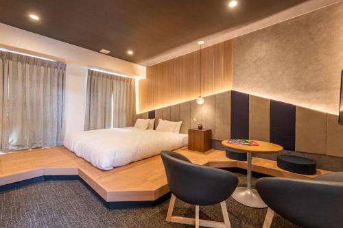 WAYFARER Kyoto Shijo - Location and Accessibility