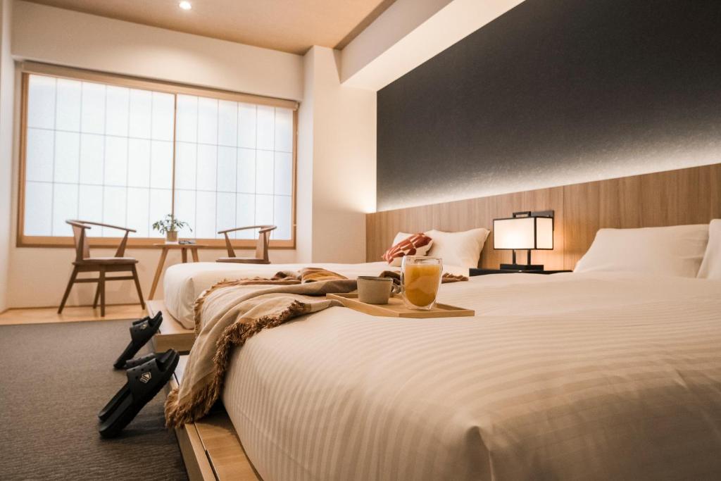 WAYFARER Shin - Guest Ratings and Reviews