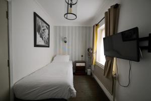 White Hart, Newmarket by Marstons Inns - Accommodation and Facilities