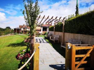 Ye Olde Punchbowl Country Inn & Gardens - Lauded for Fabulous Hospitality