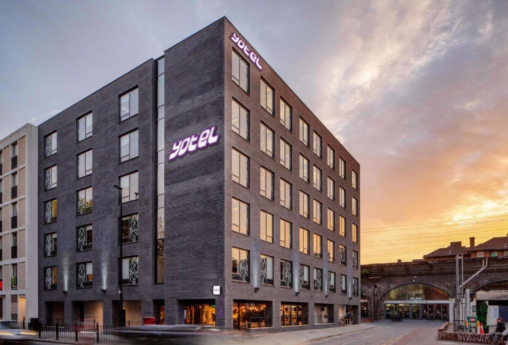 YOTEL London Shoreditch - Accommodations and Amenities