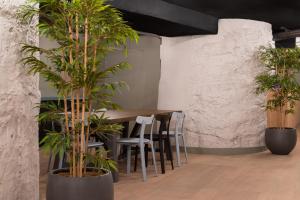 Zedwell Underground Hotel Tottenham Court Rd - Room Features and Amenities