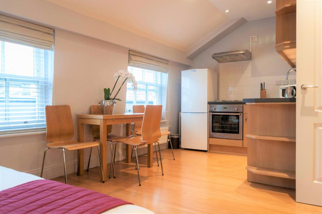 12 London Street Apartments - Room Types and Capacity