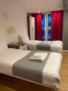 62-66 Farringdon Apartments by Condokeeper - Amenities and Features