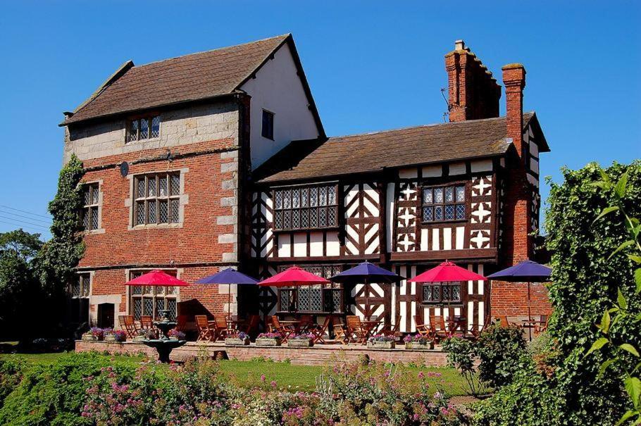 Albright Hussey Manor Review