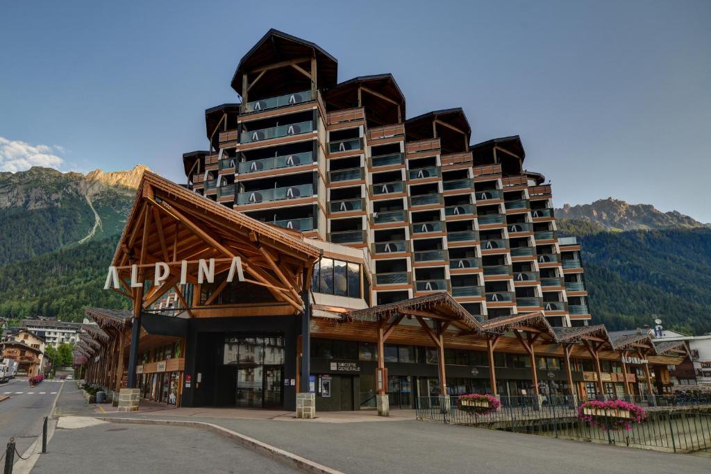 Alpina Eclectic Hotel - Dining Options and Bars