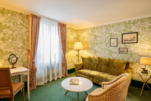 ANOTHER ROOM - Prime Location and Attractions