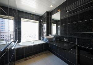 APA Hotel Sakai Ekimae - Location and Accessibility