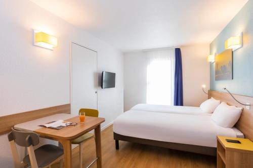 Aparthotel Adagio Access La Défense - Place Charras - Guest Services and Amenities