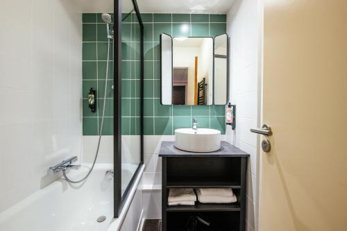 Aparthotel Adagio La Défense Le Parc - Facilities and Services