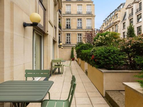 Aparthotel Adagio Paris Haussmann Champs Elysées - Guest Accommodations and Amenities