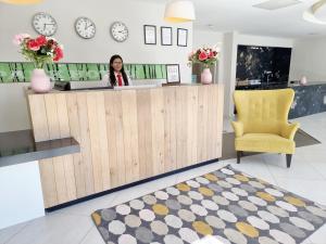 Axiom Park Hotel - Amenities and Services
