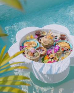 Ayanna Miyako Island - Guest Services