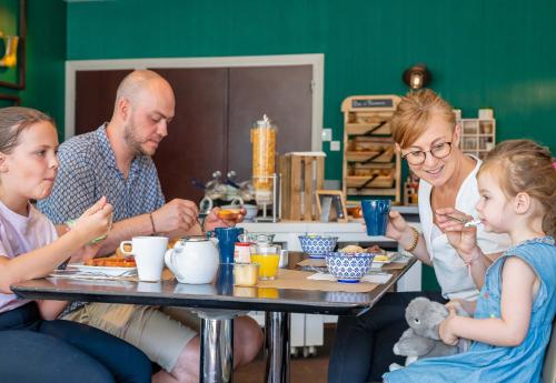 B&B HOTEL Lyon Nord 4 Stars - Exceptional Amenities Offered