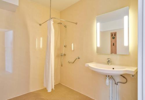 B&B Hotel Paris Malakoff Parc Des Expositions - Guest Experiences and Reviews