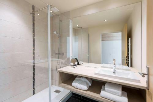 Best Western Plus Hotel Escapade Senlis - Location and Accessibility