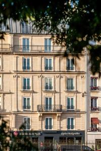 Best Western Plus Opera Batignolles - Location and Accessibility