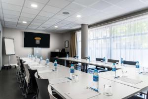 Best Western Plus Suitcase Paris La Défense - Room Features and Comfort