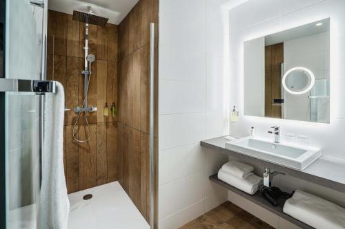 Best Western Premier Hotel De La Cite Royale - Guest Reviews and Ratings