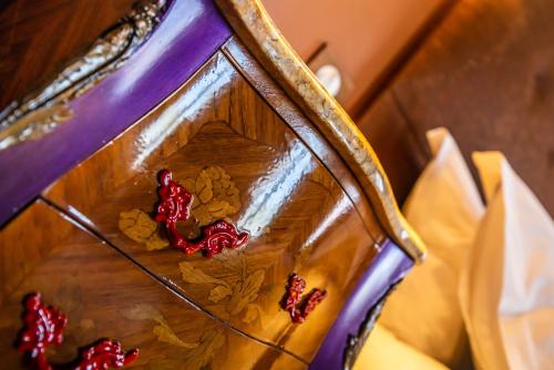 BRIT HOTEL PRIVILEGE LISIEUX - The Villa of Arts - Room Amenities and Accommodations