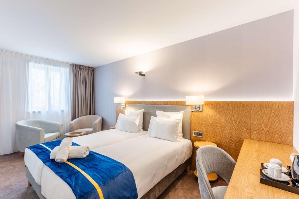 Brit Hotel Privilege Paris Rosny-sous-Bois - Location and Accessibility
