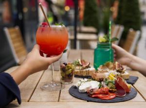 CAMPANILE PARIS - Clichy Centre - Amenities and Services