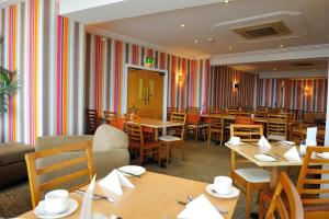 Carousel Hotel - Dining at Cafe Bar 663