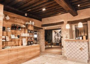 Castel De Très Girard - Hotel & Restaurant - Teritoria - Soundproofed Rooms With Amenities
