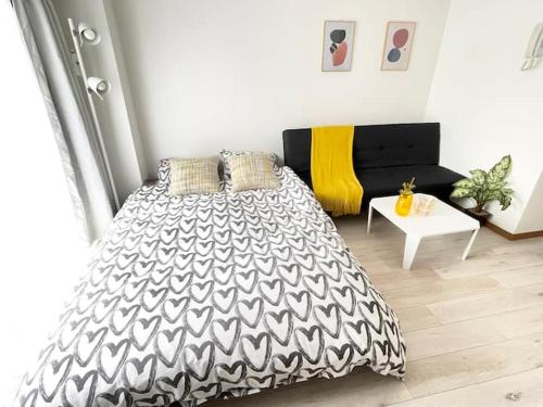 Central Shinjuku Walk to Kabuki-Chou, Golden Gai - Exploring the Location