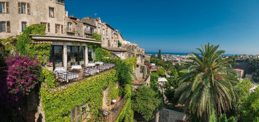 Château Le Cagnard - Guest Ratings and Feedback