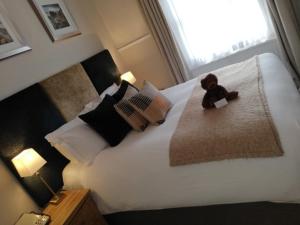 Clarence Court Hotel - Policies and Bookings