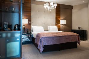 Clayton Hotel Birmingham - Accommodations and Amenities
