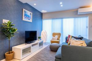 Condominium Luana, Newly Built 2LDK, 2-Minute Walk to Miyagi Coast, 10-Minute Drive to American Village - Suitability for Children and Pets