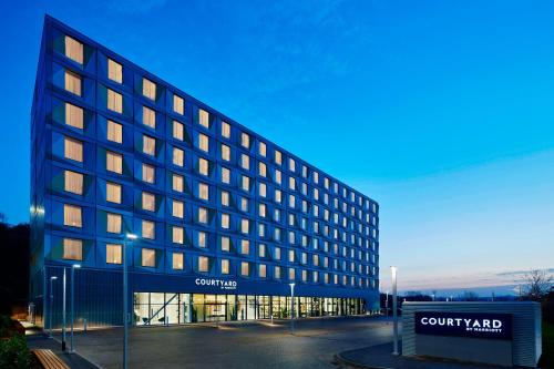 Courtyard by Marriott Luton Airport - Transportation Options