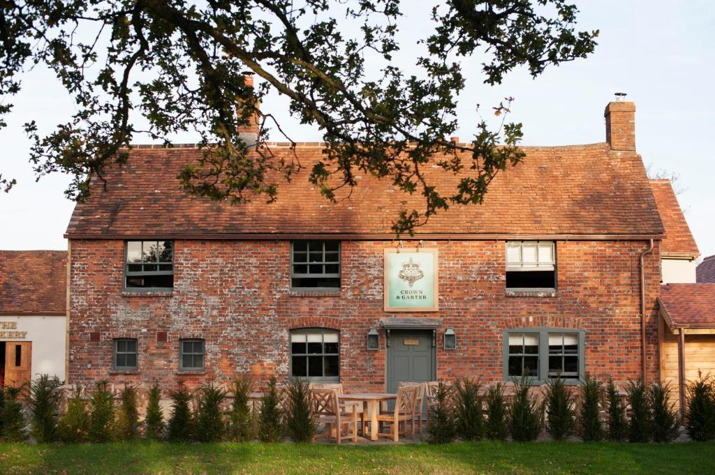 Crown and Garter - Accommodations and Amenities